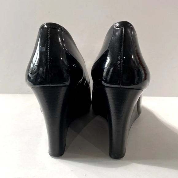 Tory Burch Black Jade Patent Leather Peep Toe Slip On Pump Wedges Size 9.5 - Picture 6 of 10